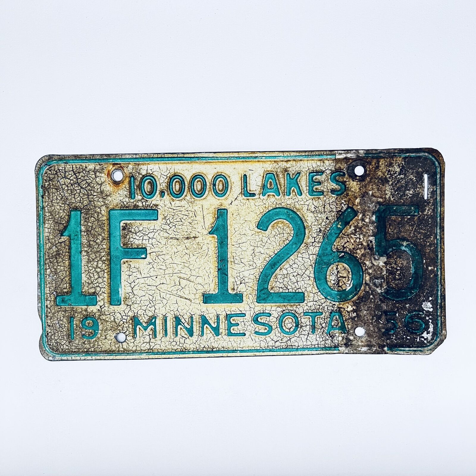 1956 United States Minnesota Lakes Passenger License Plate 1F 1265